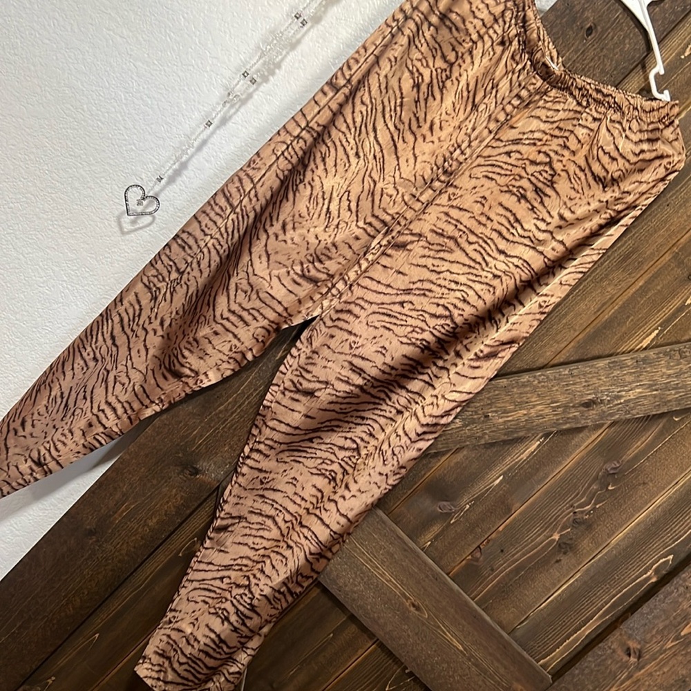 Animal print satin pijama pants, size L